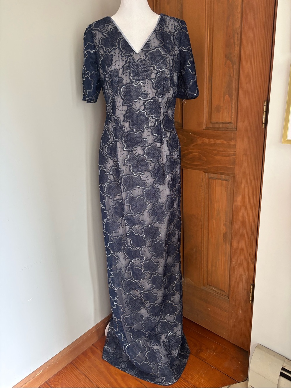 NEW JS Collections Size 6 Women's Blue Floral Sequin Flutter Sleeve Column Dress